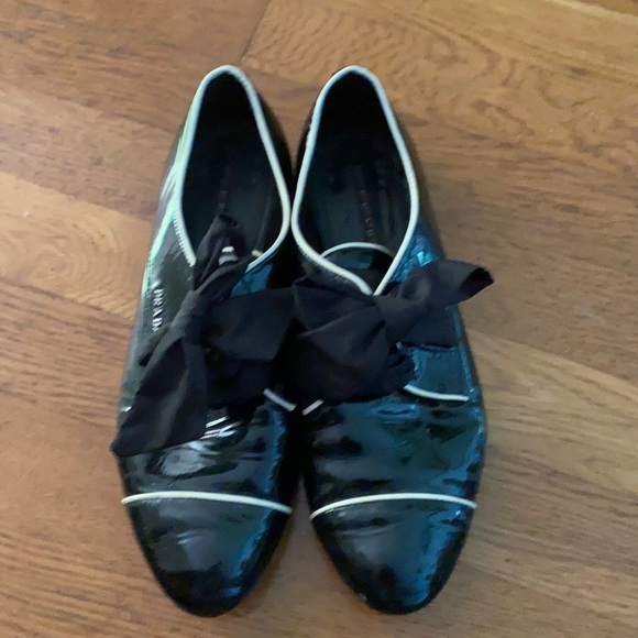 Prada - Picture 1 of 6